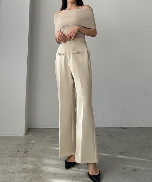 Louere(ルエレ)の「ゴールドボタンフレアパンツ(スラックス・レディース・ブラック/アイボリー/ダークベージュ・SMALL/MEDIUM/LARGE/X-LARGE)」の10枚目の写真