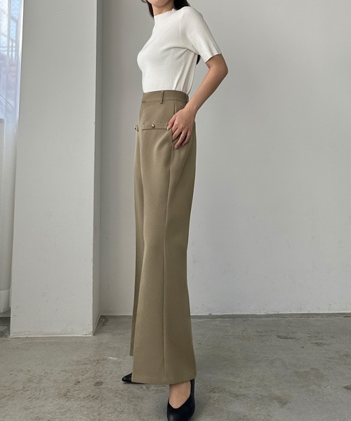 Louere(ルエレ)の「ゴールドボタンフレアパンツ(スラックス・レディース・ブラック/アイボリー/ダークベージュ・SMALL/MEDIUM/LARGE/X-LARGE)」の17枚目の写真