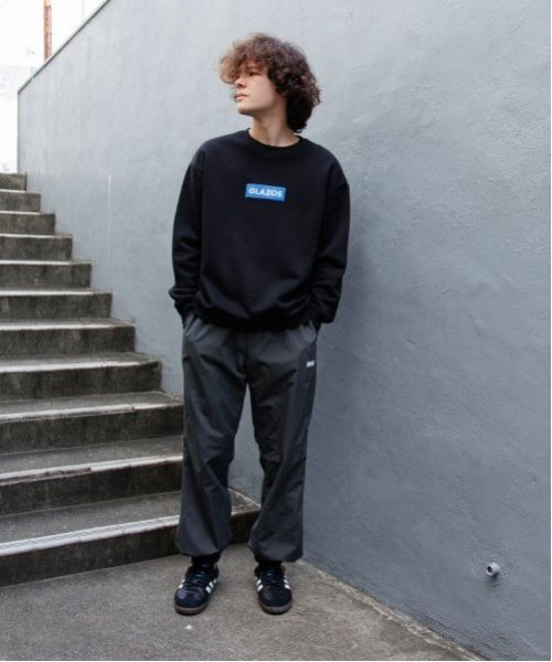 GLAZOS(グラソス)の「【大人向けサイズあり】【あったか】裏起毛・ボックス刺繍ロゴトレーナー(スウェット・キッズ・ホワイト/ブラック・LL/L/M/S)」の4枚目の写真