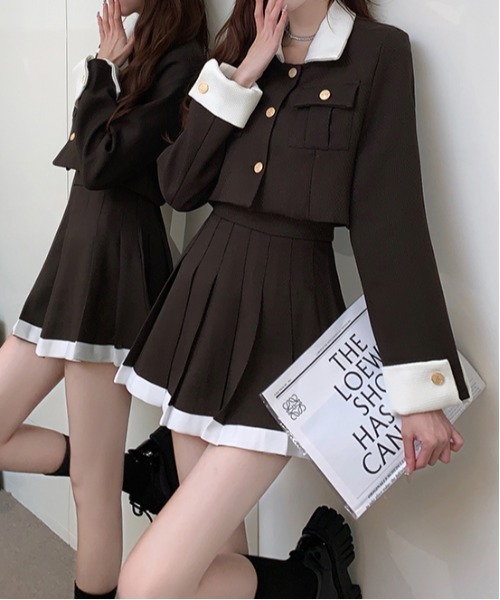 ARCHIVIO ✖️NEW ERAブラック Tシャツ スカート セットアップ セール】セットアップ ジャケット＆プリーツミニスカート Y2K