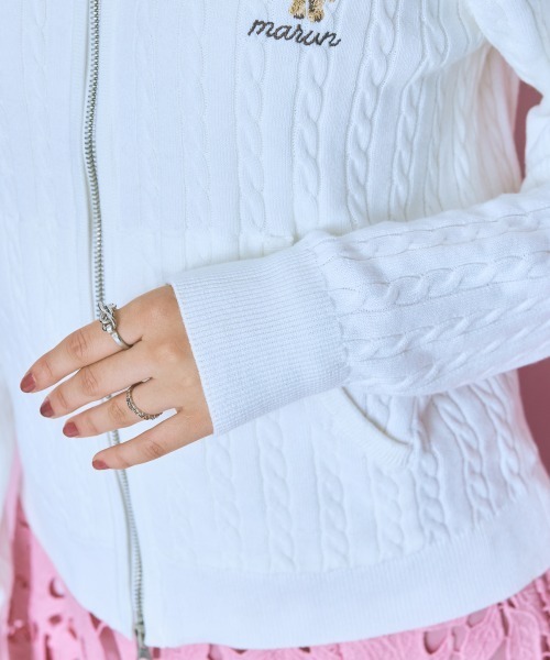 marun（マルン）の「＜大きいサイズ＞ベア刺しゅうケーブルニットダブルジップパーカー marun（パーカー・レディース・オフホワイト/ネイビー・L/LL/3L/4L/5L）」の12枚目の写真