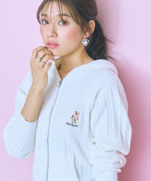 marun（マルン）の「＜大きいサイズ＞ベア刺しゅうケーブルニットダブルジップパーカー marun（パーカー・レディース・オフホワイト/ネイビー・L/LL/3L/4L/5L）」の18枚目の写真