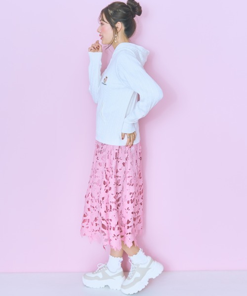 marun（マルン）の「＜大きいサイズ＞ベア刺しゅうケーブルニットダブルジップパーカー marun（パーカー・レディース・オフホワイト/ネイビー・L/LL/3L/4L/5L）」の5枚目の写真