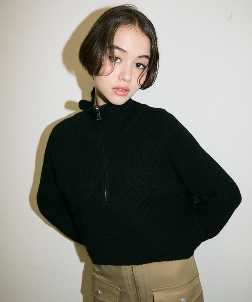 Clum(クルム)の「half zipup short knit tops / ハーフジップショート丈ニットトップス(ニット/セーター・レディース・ホワイト/ブラック/ブラウン・FREE)」の2枚目の写真