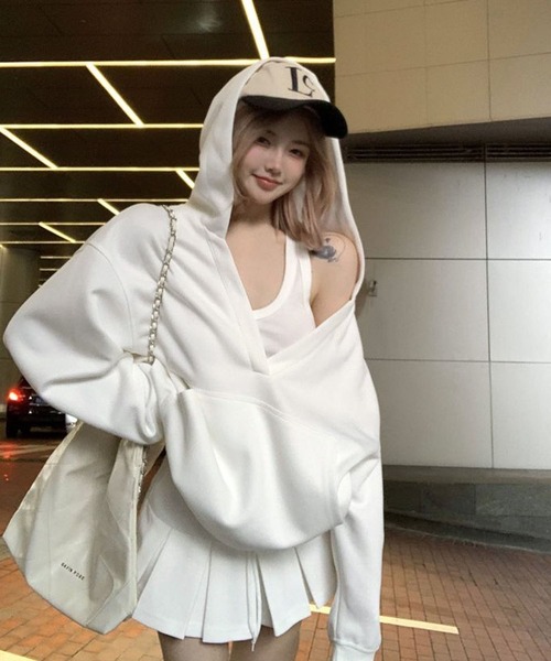 meJane（ミージェーン）の「オーバースウェットフーディー×プリーツミニスカート×タンクトップ ３点セットアップ（セットアップ・レディース・ホワイト/グレー・M/L）」の3枚目の写真