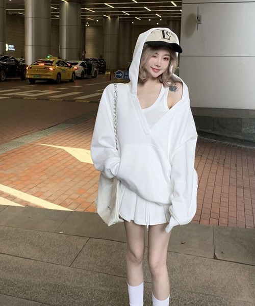 meJane（ミージェーン）の「オーバースウェットフーディー×プリーツミニスカート×タンクトップ ３点セットアップ（セットアップ・レディース・ホワイト/グレー・M/L）」の5枚目の写真