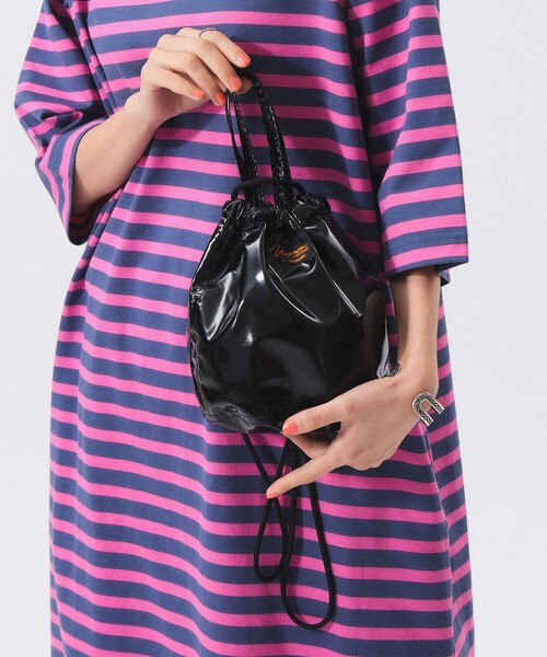 BEAMS BOY（ビームスボーイ）の「【別注】NAPRON / エナメル ミニ ペイシェント バッグ（トートバッグ・レディース・レッド/ブルー/ブラック・ONE SIZE）」の15枚目の写真