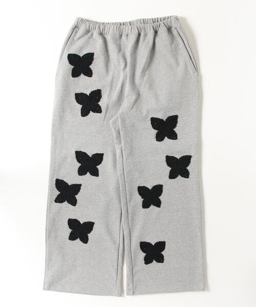 DISCOVERED（ディスカバード）の「DISCOVERED BUTTERFLY CROCHET SWEATPANTS（その他パンツ・メンズ・グレー/ブラック・1/3）」の2枚目の写真