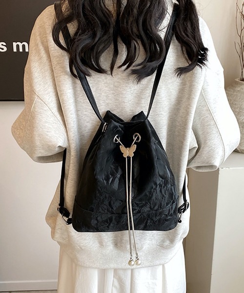 TONE SELECT GOODS(トーンセレクトグッズ)の「urbanfemine./2way バタフライショルダーバッグ・リュック U7482(ショルダーバッグ・レディース・ホワイト/ブラック/シルバー/グリーン・FREE)」の3枚目の写真