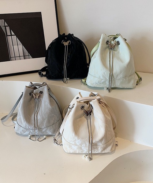 TONE SELECT GOODS(トーンセレクトグッズ)の「urbanfemine./2way バタフライショルダーバッグ・リュック U7482(ショルダーバッグ・レディース・ホワイト/ブラック/シルバー/グリーン・FREE)」の5枚目の写真