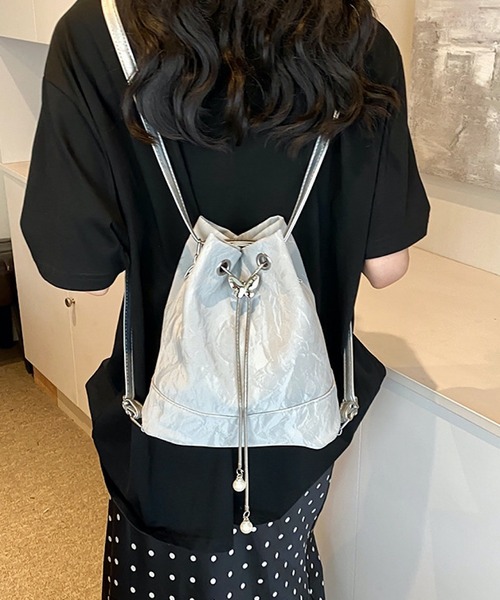 TONE SELECT GOODS(トーンセレクトグッズ)の「urbanfemine./2way バタフライショルダーバッグ・リュック U7482(ショルダーバッグ・レディース・ホワイト/ブラック/シルバー/グリーン・FREE)」の10枚目の写真