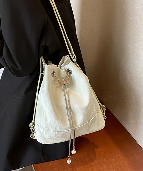 TONE SELECT GOODS(トーンセレクトグッズ)の「urbanfemine./2way バタフライショルダーバッグ・リュック U7482(ショルダーバッグ・レディース・ホワイト/ブラック/シルバー/グリーン・FREE)」の12枚目の写真