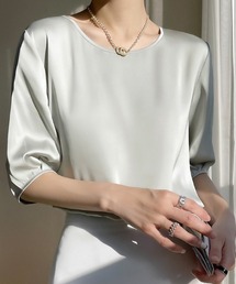 着回し力抜群!一枚で小洒落た印象に。半端丈の立体袖が可愛い春夏サテンブラウス