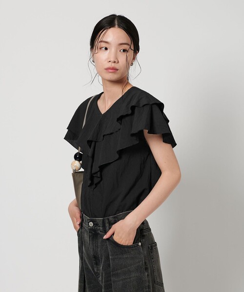 BEAUTY&YOUTH UNITED ARROWS(ビューティーアンドユースユナイテッドアローズ)の「レイヤーフリル ブラウス-ウォッシャブル-(シャツ/ブラウス・レディース・モカ/ブラック・FREE)」の3枚目の写真