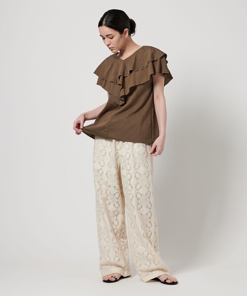BEAUTY&YOUTH UNITED ARROWS(ビューティーアンドユースユナイテッドアローズ)の「レイヤーフリル ブラウス-ウォッシャブル-(シャツ/ブラウス・レディース・モカ/ブラック・FREE)」の6枚目の写真