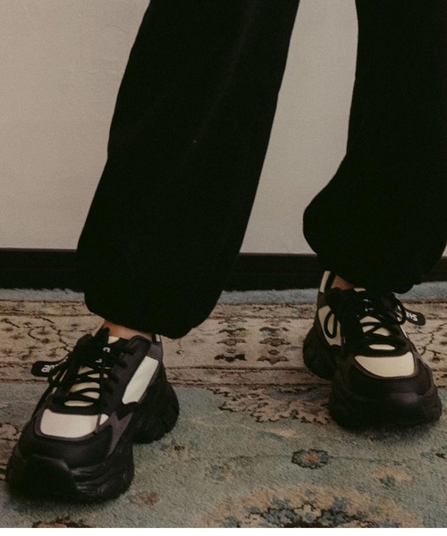 ANAP GiRL(アナップガール)の「ANAPR+S【リラスポ】ダッドスニーカー(ユニアイテム)(スニーカー・キッズ・ブラック/グレー・S/M/L/XS)」の2枚目の写真