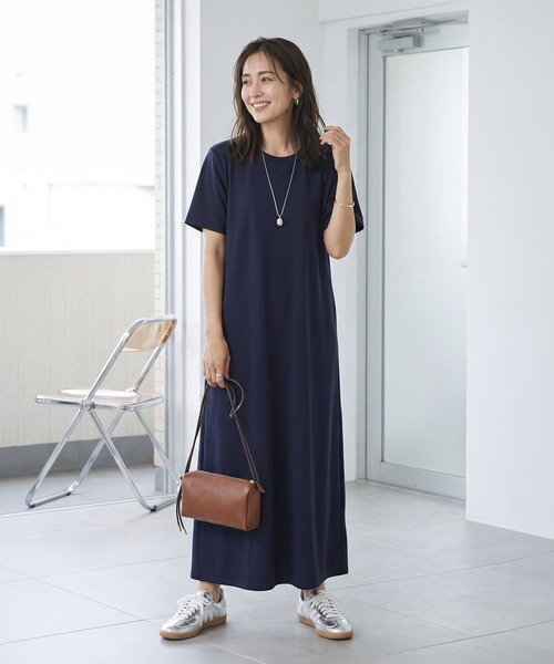 STYLE DELI(スタイルデリ)の「凹凸柄感カットソー生地の半袖ワンピース(ワンピース・レディース・ネイビー/グレイッシュベージュ・01/02)」の1枚目の写真