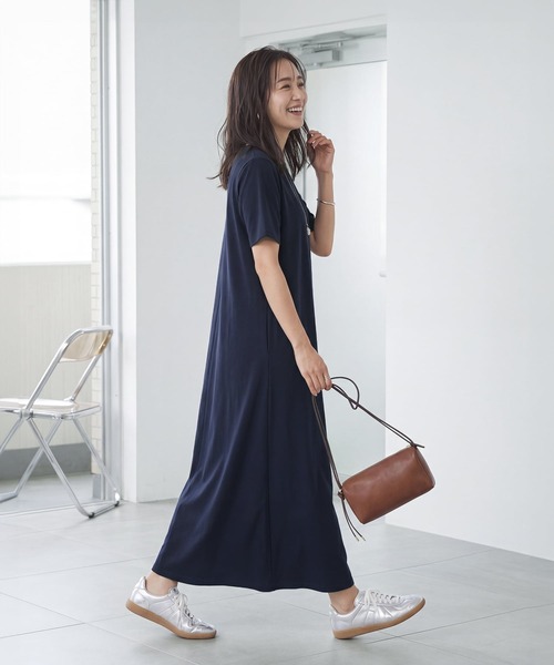 STYLE DELI(スタイルデリ)の「凹凸柄感カットソー生地の半袖ワンピース(ワンピース・レディース・ネイビー/グレイッシュベージュ・01/02)」の9枚目の写真