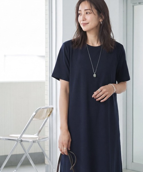 STYLE DELI(スタイルデリ)の「凹凸柄感カットソー生地の半袖ワンピース(ワンピース・レディース・ネイビー/グレイッシュベージュ・01/02)」の11枚目の写真