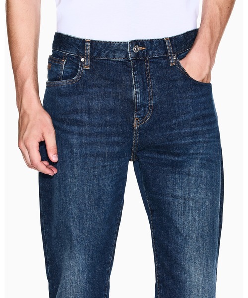 ARMANI EXCHANGE(アルマーニエクスチェンジ)の「【A|X アルマーニ エクスチェンジ】<ZOZO限定>ブルーウォッシュデニムパンツ_J13 COMFORT SLIM(デニムパンツ・メンズ・ダークブルー・28inch/29inch/30inch/31inch/32inch/33inch/34inch/36inch)」の4枚目の写真