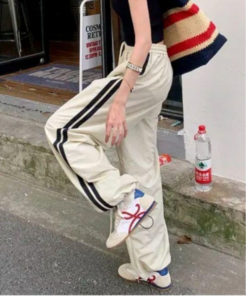 SHEPP（シープ）の「ドローストリングラインナイロンワイドパンツ（その他パンツ・レディース・ブラック/ピンク/ホワイト/ネイビー・S/M）」の2枚目の写真