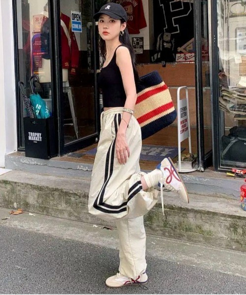 SHEPP（シープ）の「ドローストリングラインナイロンワイドパンツ（その他パンツ・レディース・ブラック/ピンク/ホワイト/ネイビー・S/M）」の5枚目の写真
