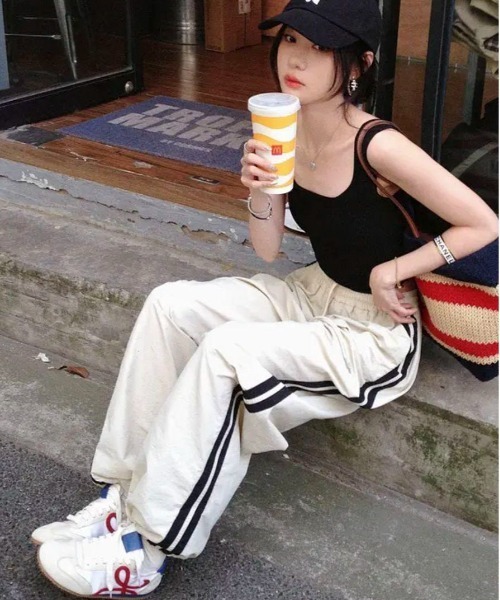 SHEPP（シープ）の「ドローストリングラインナイロンワイドパンツ（その他パンツ・レディース・ブラック/ピンク/ホワイト/ネイビー・S/M）」の8枚目の写真