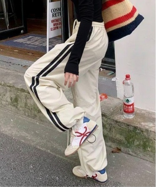 SHEPP（シープ）の「ドローストリングラインナイロンワイドパンツ（その他パンツ・レディース・ブラック/ピンク/ホワイト/ネイビー・S/M）」の19枚目の写真