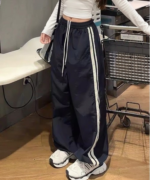 SHEPP（シープ）の「ドローストリングラインナイロンワイドパンツ（その他パンツ・レディース・ブラック/ピンク/ホワイト/ネイビー・S/M）」の20枚目の写真