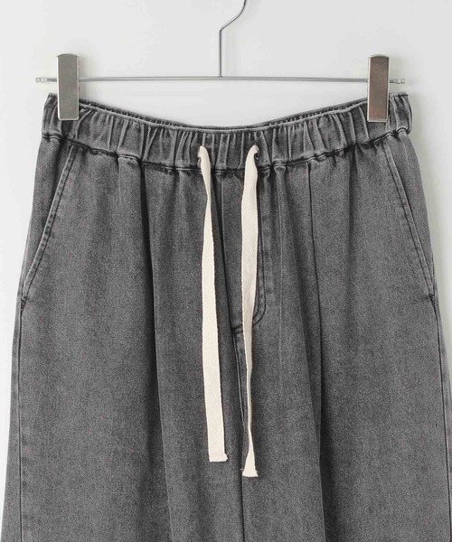 LOWRYS FARM（ローリーズファーム）の「【接触冷感】イージーバギーデニム 583505（デニムパンツ・レディース・ブラック/ライトブルー/ブルー・MEDIUM/LARGE）」の16枚目の写真