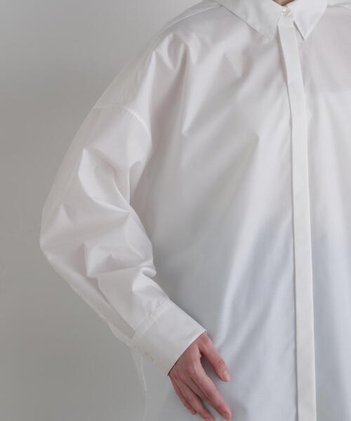 LE PHIL(ルフィル)の「◆ラスターブロードバックスリットブラウス(シャツ/ブラウス・レディース・ホワイト/ブルー/ブラック・F)」の13枚目の写真