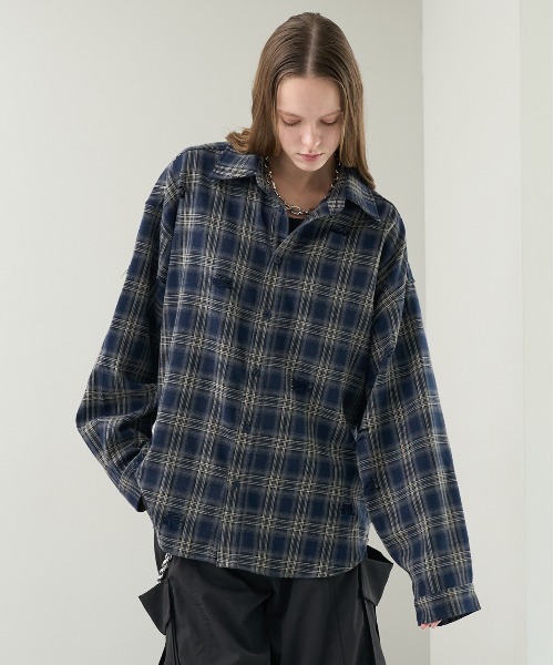 KUUUPY（クーピー）の「Distressed Ombre Check Shirt - ダメージオンブレチェックシャツ（シャツ/ブラウス・メンズ・ブラック/レッド/ネイビー・LARGE/MEDIUM/SMALL）」の2枚目の写真
