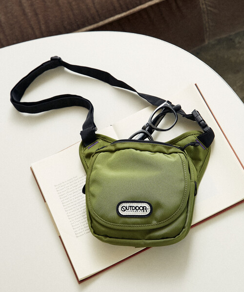 PUBLUX（パブリュクス）の「OUTDOOR PRODUCTS × PUBLUX/アウトドアプロダクツ 別注 ショルダーバッグ　限定展開（ショルダーバッグ・レディース・オリーブ/ブラック/ベージュ・ONE SIZE）」の3枚目の写真