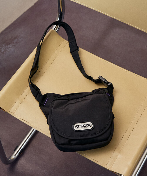 PUBLUX（パブリュクス）の「OUTDOOR PRODUCTS × PUBLUX/アウトドアプロダクツ 別注 ショルダーバッグ　限定展開（ショルダーバッグ・レディース・オリーブ/ブラック/ベージュ・ONE SIZE）」の4枚目の写真