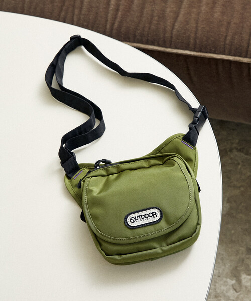 PUBLUX（パブリュクス）の「OUTDOOR PRODUCTS × PUBLUX/アウトドアプロダクツ 別注 ショルダーバッグ　限定展開（ショルダーバッグ・レディース・オリーブ/ブラック/ベージュ・ONE SIZE）」の6枚目の写真