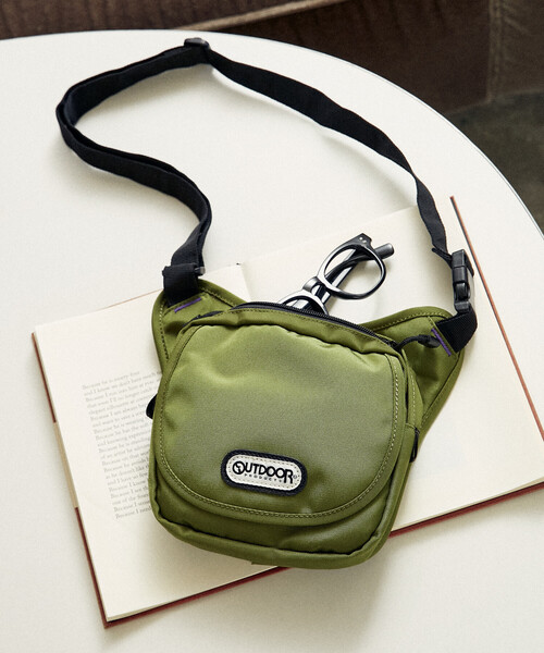 PUBLUX（パブリュクス）の「OUTDOOR PRODUCTS × PUBLUX/アウトドアプロダクツ 別注 ショルダーバッグ　限定展開（ショルダーバッグ・レディース・オリーブ/ブラック/ベージュ・ONE SIZE）」の7枚目の写真