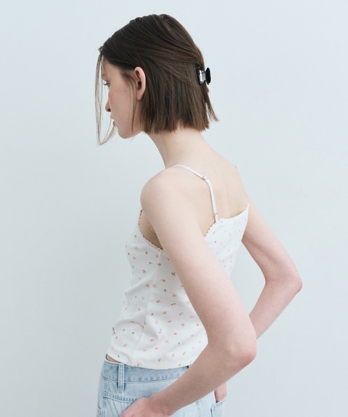 MARITHE + FRANCOIS GIRBAUD(マリテフランソワジルボー)の「W FLOWER CROP SLEEVELESS TEE(Tシャツ/カットソー・レディース・White/グレー系・SMALL/MEDIUM)」の16枚目の写真