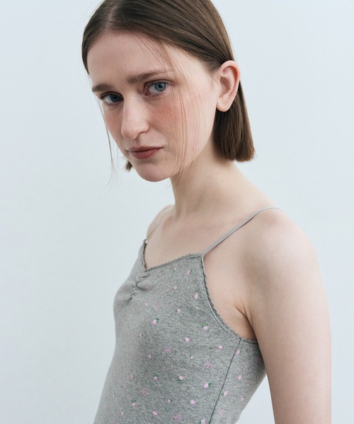 MARITHE + FRANCOIS GIRBAUD(マリテフランソワジルボー)の「W FLOWER CROP SLEEVELESS TEE(Tシャツ/カットソー・レディース・White/グレー系・SMALL/MEDIUM)」の12枚目の写真