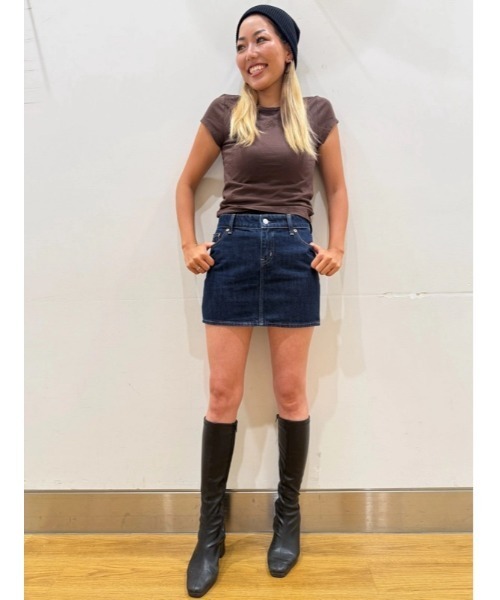 GAP(ギャップ)の「コットンジャージー クロップド GAPロゴTシャツ(Tシャツ/カットソー・レディース・ブラウン/グリーン/ワイン/ブラック・XS/L/M/S/XL/XXS)」の5枚目の写真