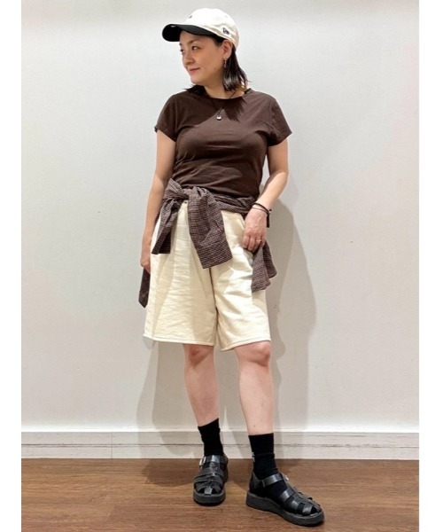 GAP(ギャップ)の「コットンジャージー クロップド GAPロゴTシャツ(Tシャツ/カットソー・レディース・ブラウン/グリーン/ワイン/ブラック・XS/L/M/S/XL/XXS)」の6枚目の写真