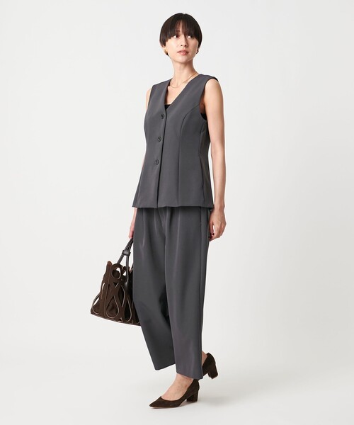 UNITED ARROWS（ユナイテッドアローズ）の「ダブルクロス クロップドパンツ -ウォッシャブル-（スラックス・レディース・オフホワイト/ブラック/ダークグレー・38/36）」の6枚目の写真