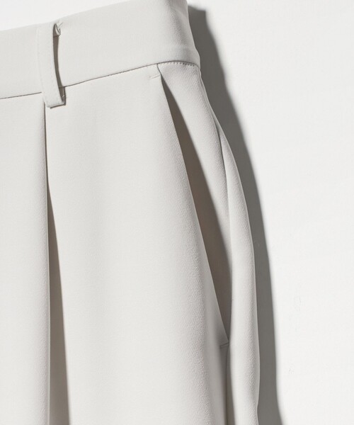 UNITED ARROWS（ユナイテッドアローズ）の「ダブルクロス クロップドパンツ -ウォッシャブル-（スラックス・レディース・オフホワイト/ブラック/ダークグレー・38/36）」の22枚目の写真