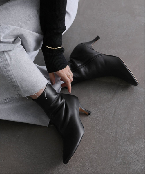 La TOTALITE（ラトータリテ）の「ANNISE./アニス シープスキン ショートブーツ（ブーツ・レディース・ブラック/チャコールグレー・38/37/36）」の14枚目の写真