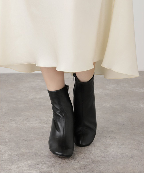 La TOTALITE（ラトータリテ）の「ANNISE./アニス シープスキン ショートブーツ（ブーツ・レディース・ブラック/チャコールグレー・38/37/36）」の19枚目の写真