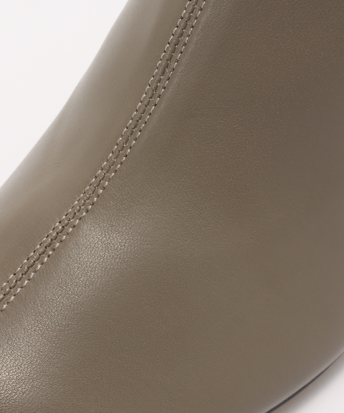 La TOTALITE（ラトータリテ）の「ANNISE./アニス シープスキン ショートブーツ（ブーツ・レディース・ブラック/チャコールグレー・38/37/36）」の9枚目の写真