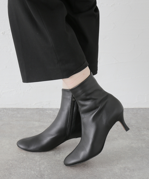 La TOTALITE（ラトータリテ）の「ANNISE./アニス シープスキン ショートブーツ（ブーツ・レディース・ブラック/チャコールグレー・38/37/36）」の11枚目の写真