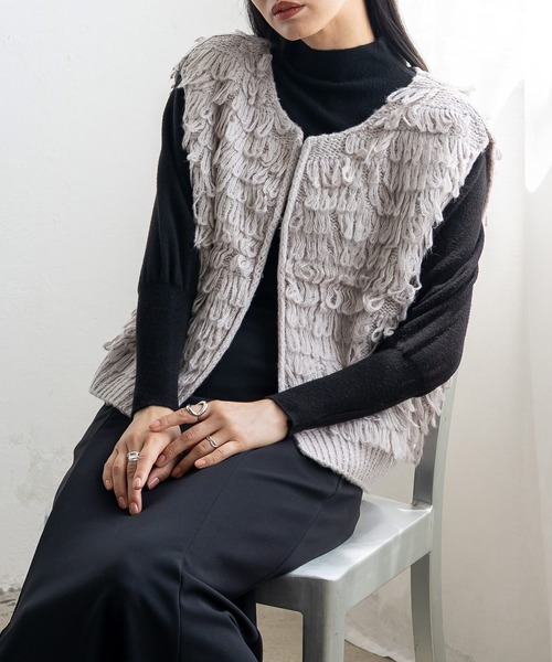 VitaFelice（ヴィータフェリーチェ）の「ループヤーンニットベスト（ベスト・レディース・グレー/アイボリー/ブラック・FREE）」の3枚目の写真
