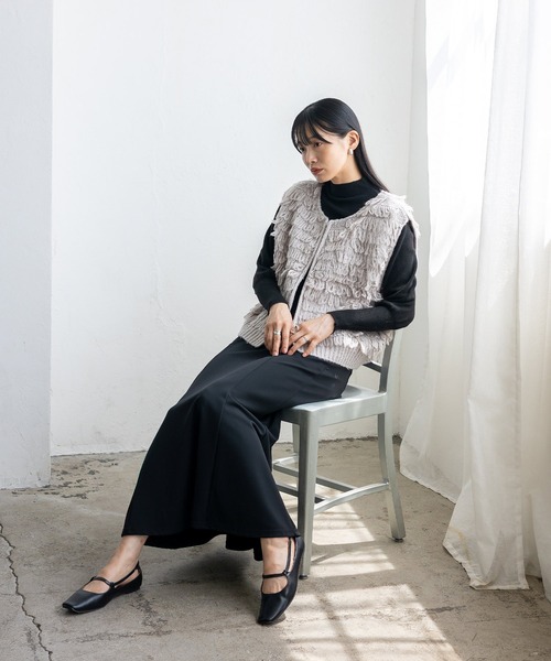 VitaFelice（ヴィータフェリーチェ）の「ループヤーンニットベスト（ベスト・レディース・グレー/アイボリー/ブラック・FREE）」の4枚目の写真