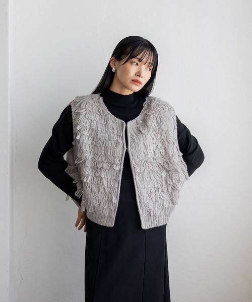 VitaFelice（ヴィータフェリーチェ）の「ループヤーンニットベスト（ベスト・レディース・グレー/アイボリー/ブラック・FREE）」の6枚目の写真