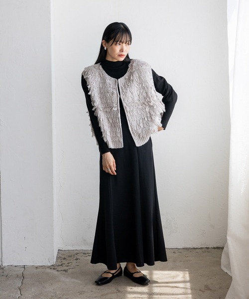 VitaFelice（ヴィータフェリーチェ）の「ループヤーンニットベスト（ベスト・レディース・グレー/アイボリー/ブラック・FREE）」の11枚目の写真